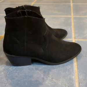 Black k suede boots.